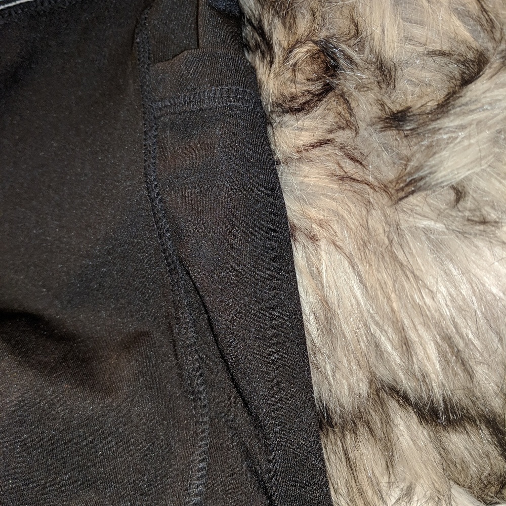 Black active cropped leggings with pockets- Sale! - Picture 3 of 3